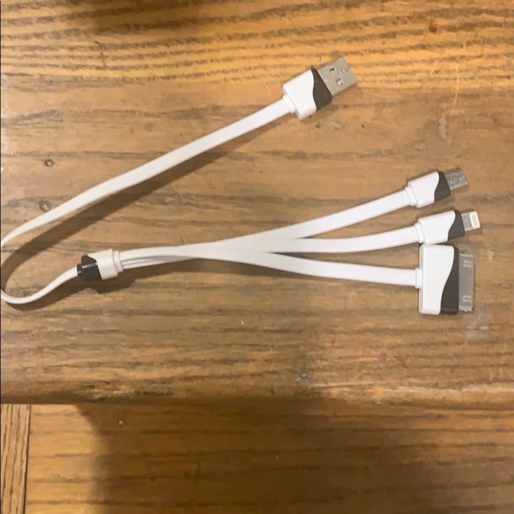 Charger 3 in1 old generation Samsung new generation I phone.Hard to find 🍎1 GEN